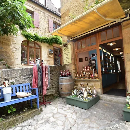 Cozy Holiday In Prats-de-carlux With A Garden Simeyrols